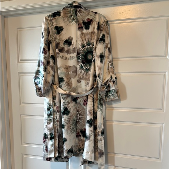 Elegant Tie-Dye Robe - Picture 8 of 9